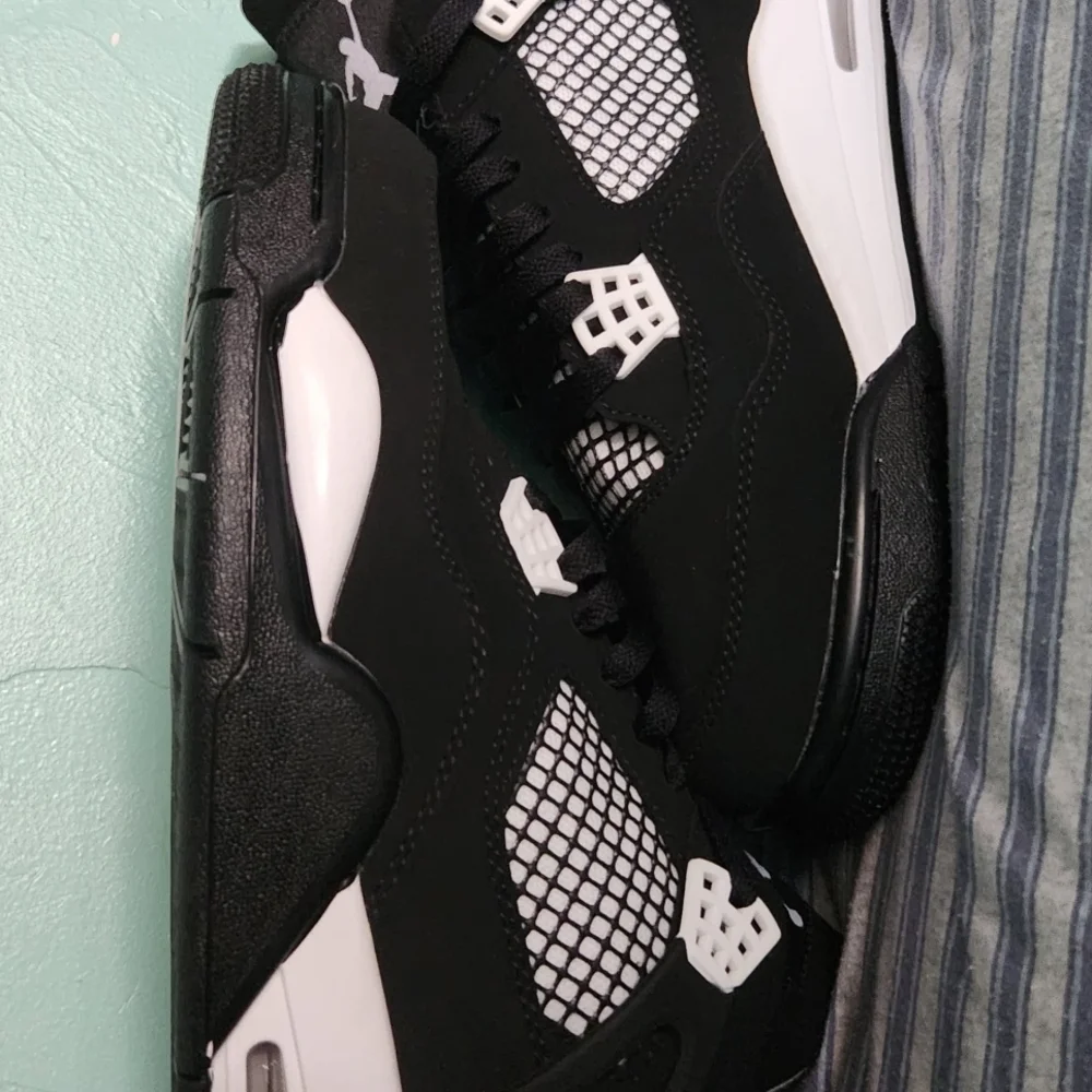 Jordan Men's Black and White Sneakers - Picture 2 of 2